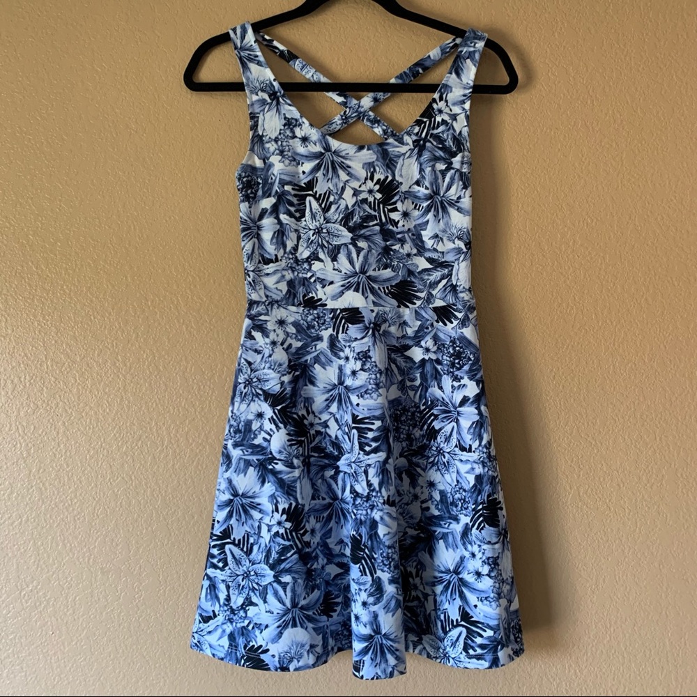 H&M Blue & Off-White Floral Tropical Print Skater Dress - Size XS